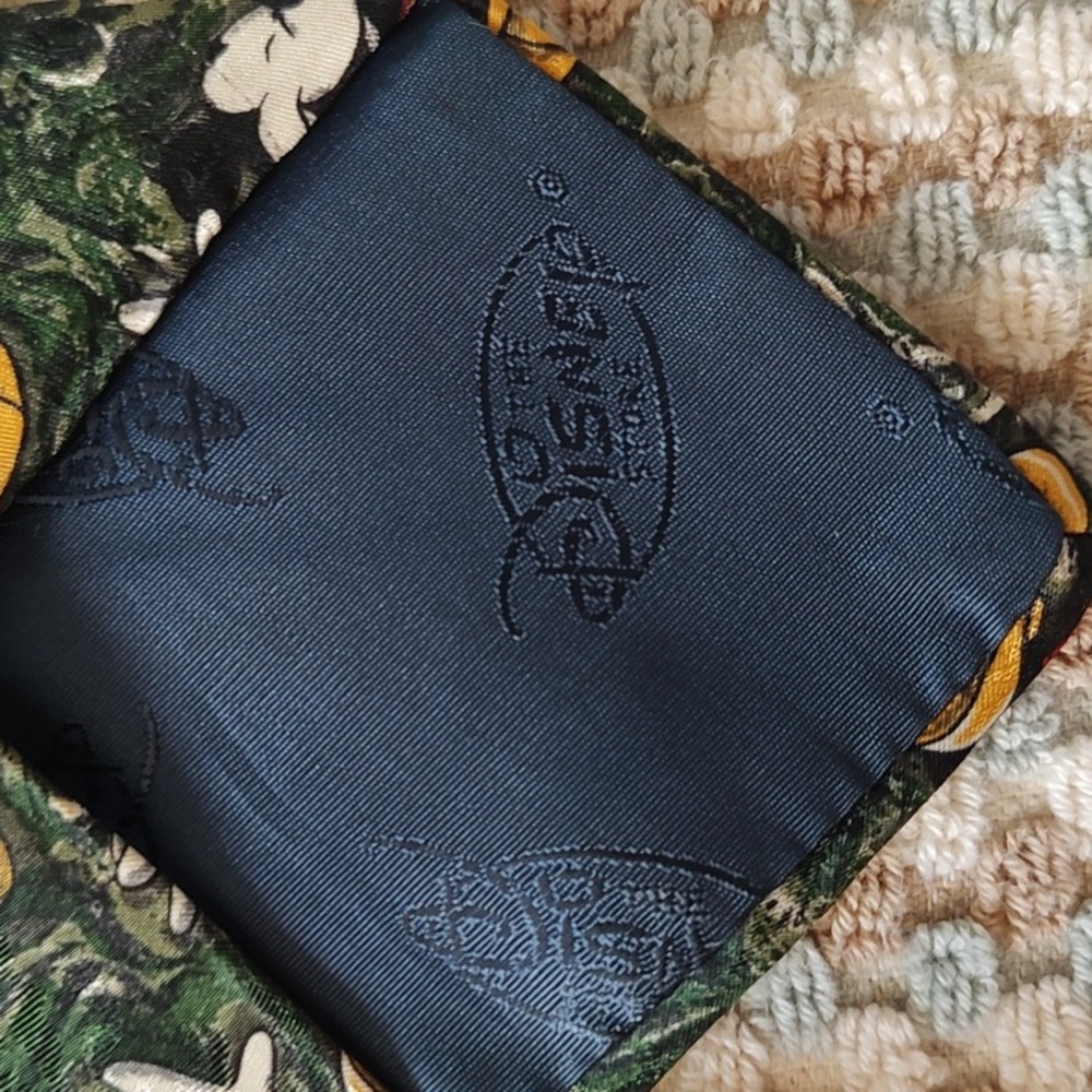 MICKEY MOUSE silk tie Disney Store 4" Like New. Gift! - Picture 3 of 5